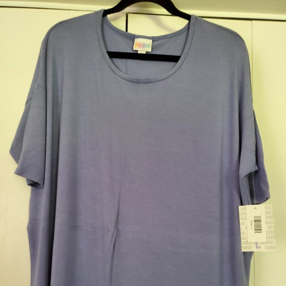 LuLaRoe NWT Size L Irma Shirt